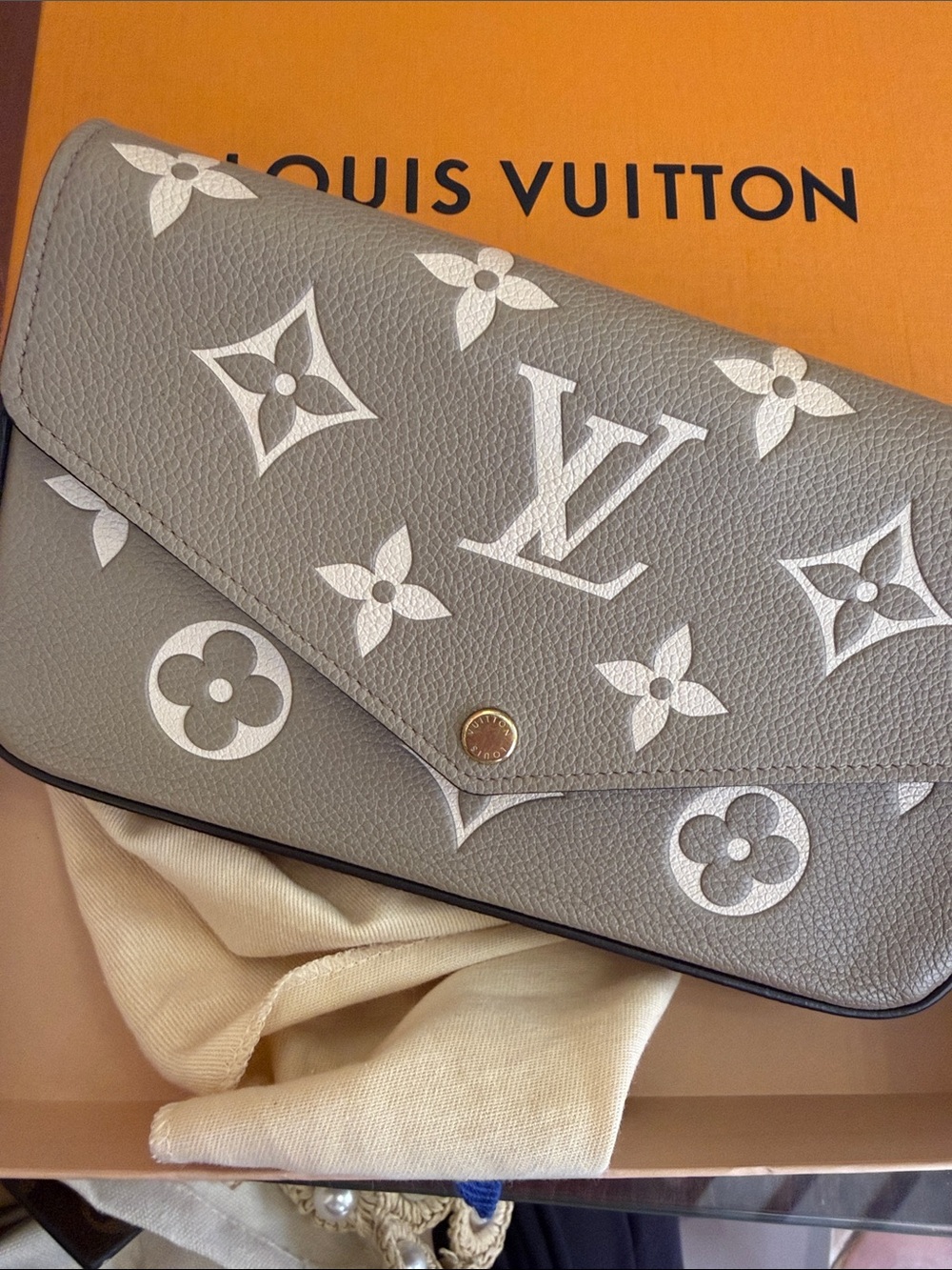 Louis Vuitton Pochette Félicie Tourterelle Gray/Cream Monogram EUC - Picture 2 of 8